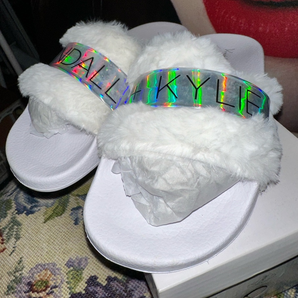 Kendall&Kylie Fur Slides - Picture 3 of 7